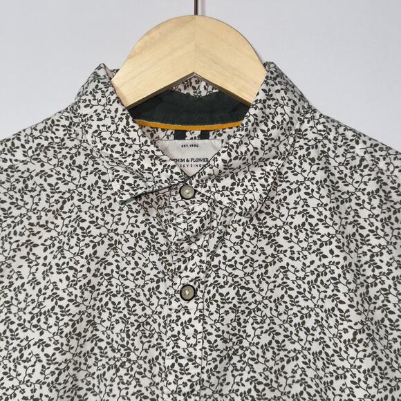 Ricky singh Denim & flower slim fit button down floral shirt women's size medium - Picture 3 of 7